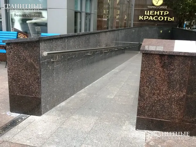 Внешняя облицовка пешеходного перехода полированными плитами из российского Гранита Дымовский (Елизовский)