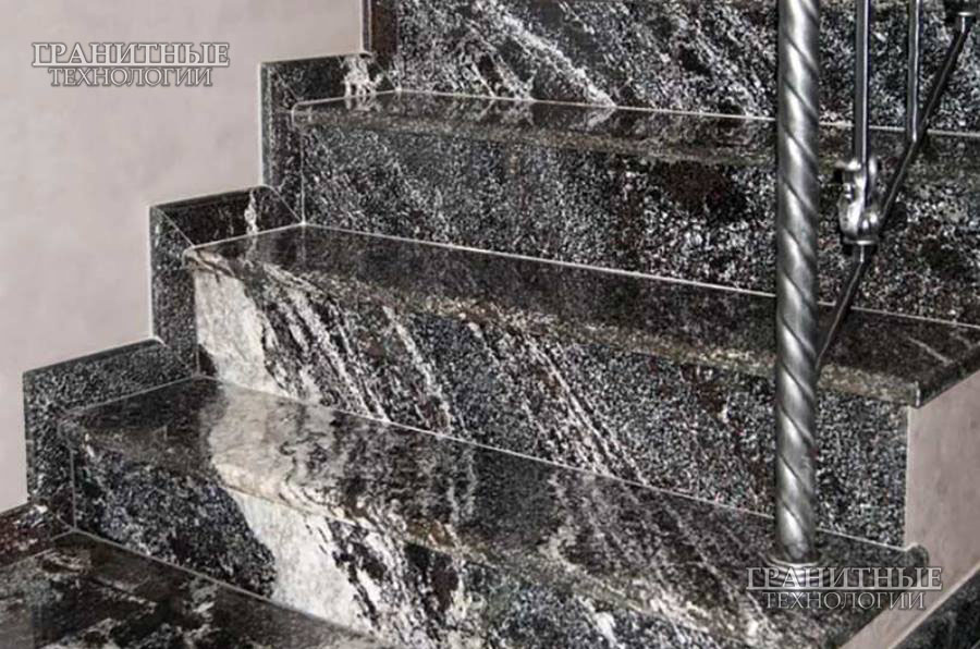 Лестница изготовленная из гранатового амфиболита Нигозеро (Айс Тундра)