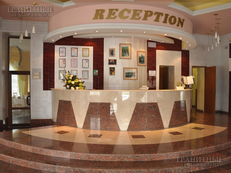Ресэпшн гостиницы облицованный красным украинским гранитом Капустинский
